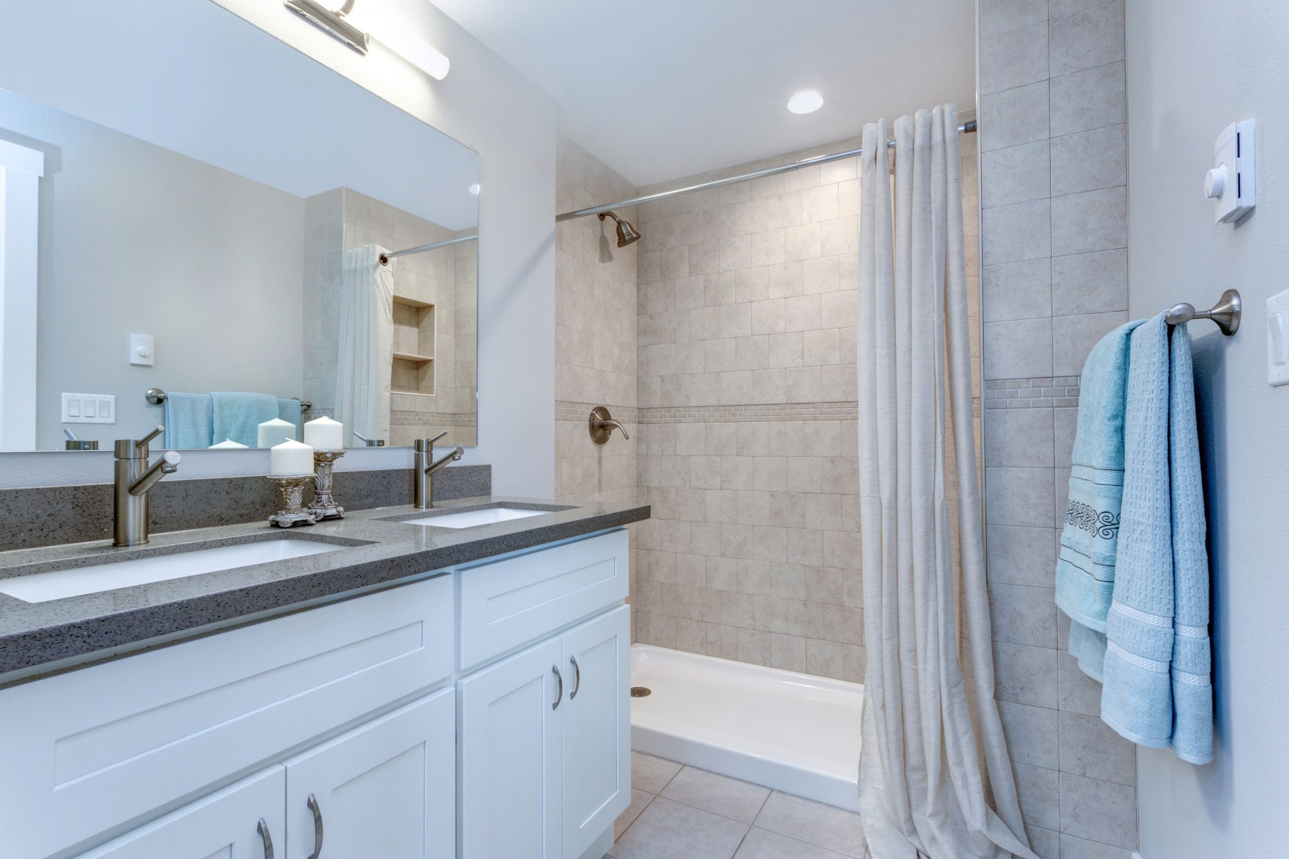When it comes to bathroom cabinets, one size does not fit all. That's why customizing your cabinets to fit your specific storage needs and preferences can make a world of difference. By customizing your bathroom cabinets, you can create a space that is not only functional but also tailored to your unique style.
